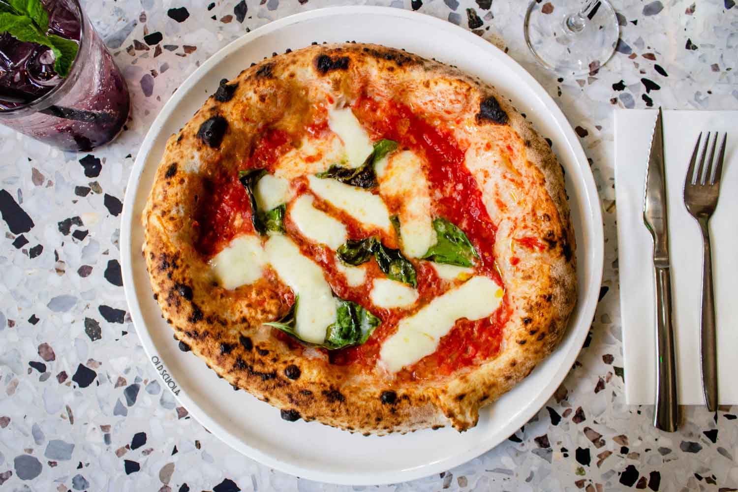 pizza margherita neapolitanischer art