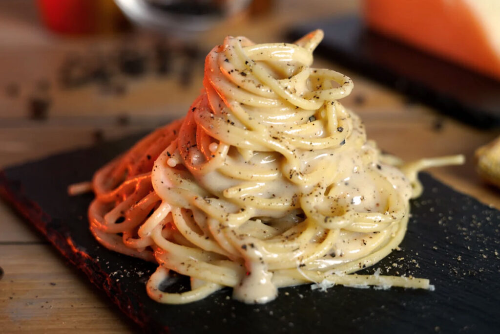 Tonnarelli Cacio e Pepe – Römische Pasta mit Pfeffer & Käse