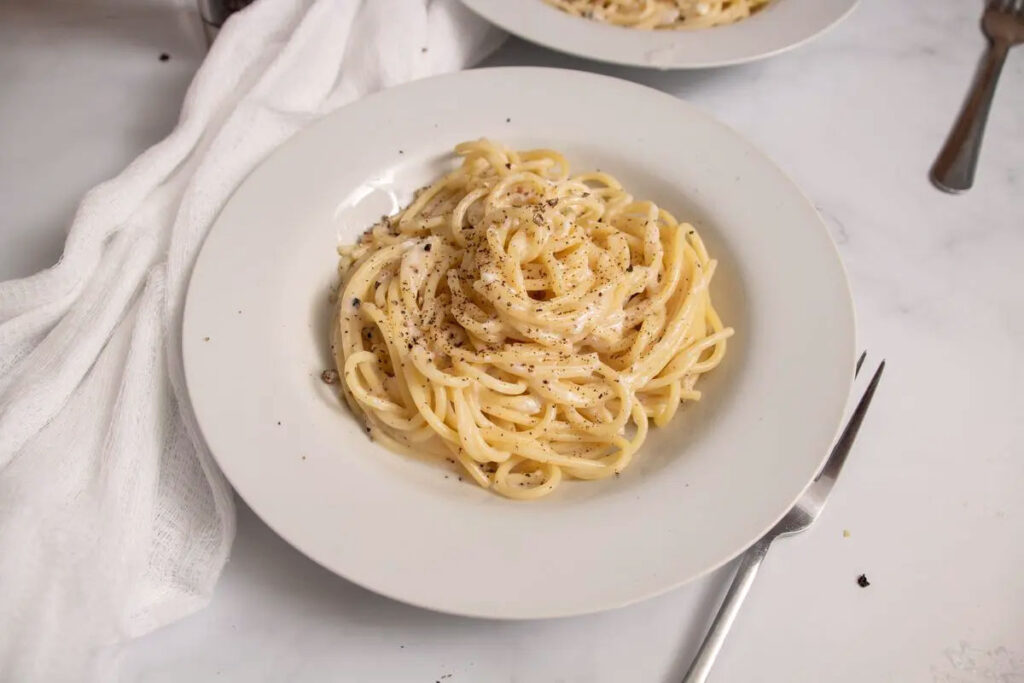 Tonnarelli Cacio e Pepe – Römische Pasta mit Pfeffer & Käse