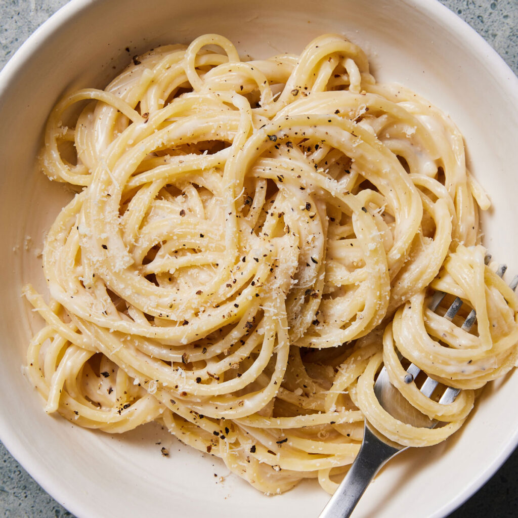 Tonnarelli Cacio e Pepe – Römische Pasta mit Pfeffer & Käse