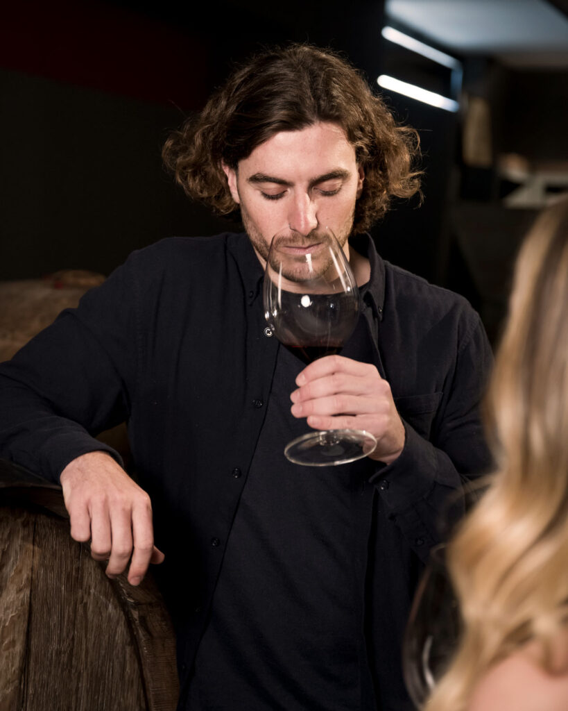 Weinverkostung mit Amarone im Keller – intensives Aromaerlebnis für Weinliebhaber.