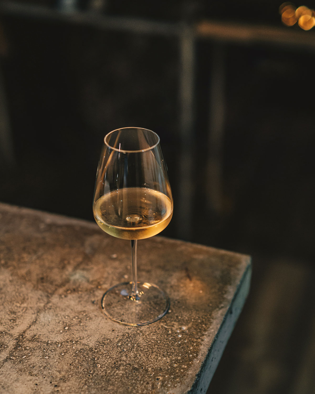 Vermentino Weißwein im Glas – italienischer Weißwein mit mediterraner Eleganz, mineralischer Frische und feiner Aromatik